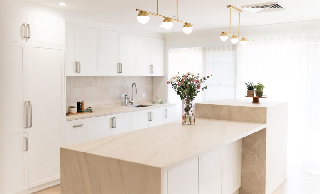 The contemporary kitchen in Jacaranda House
